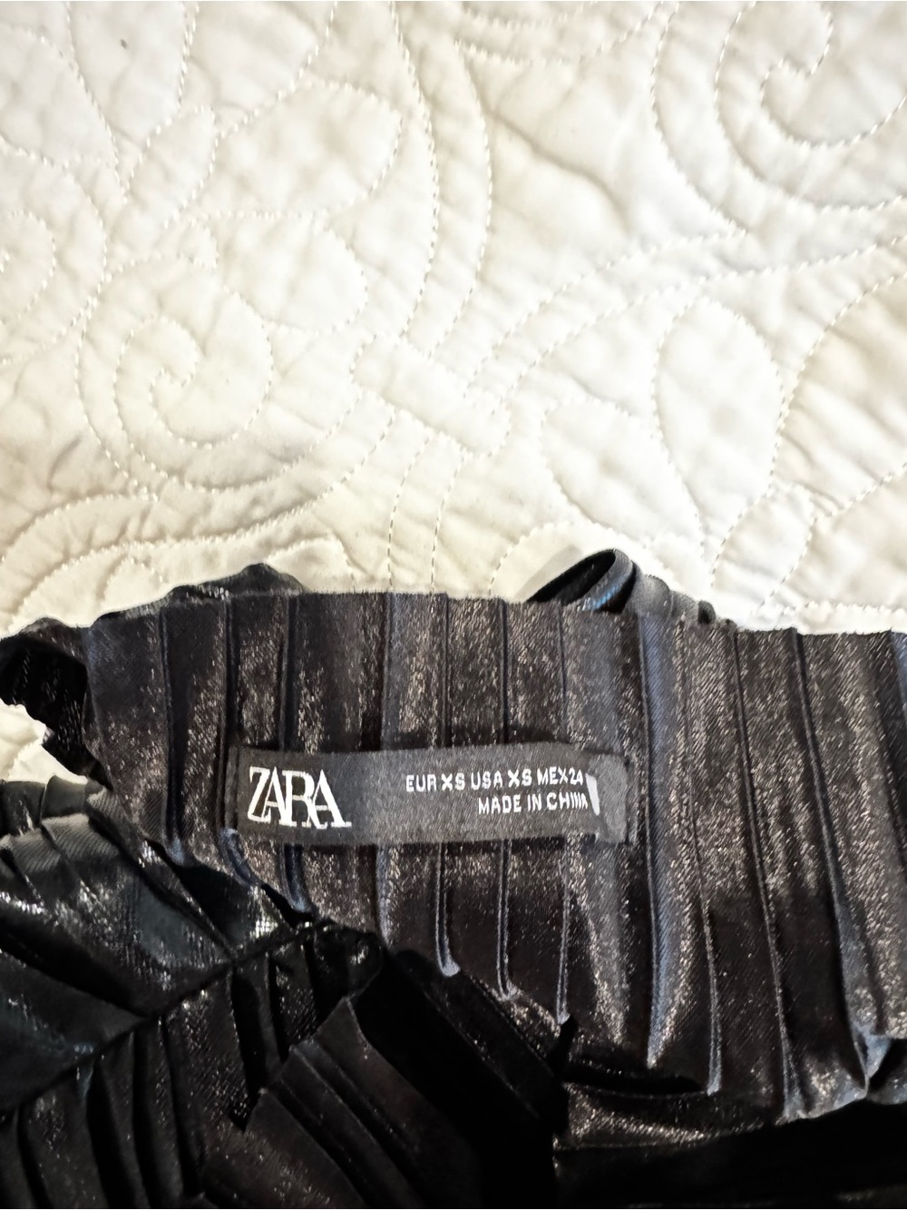 Zara Metallic Pleated Black Top - Picture 3 of 3